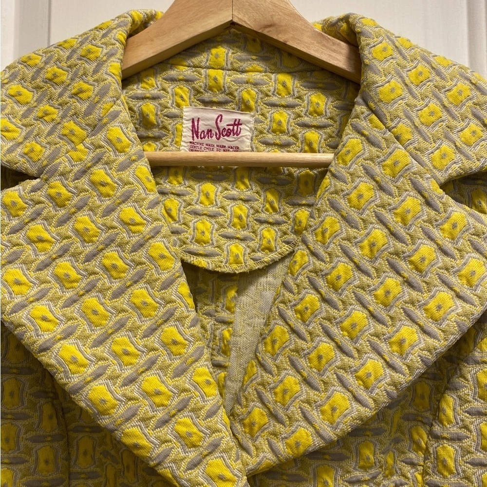 Nan Scott Yellow Textured Blazer with Gold Buttons size M - Picture 2 of 5